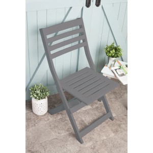 Anthrazitfarbener Gartenstuhl mit Rust-Oleum Kreidefarbe Gartenmöbellack gestrichen.