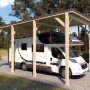 Holzbrüder Camping-Carport Ralf Natur mit dunkelbraunem Blechdach und Wohnmobil.