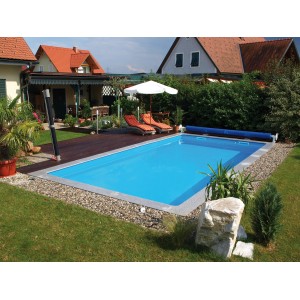 Steinbach Styropor Pool-Set Basic, 800x400x150 cm, eingebaut im Garten mit Liegen und Poolabdeckung.