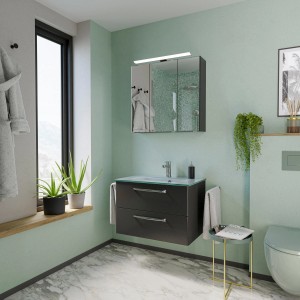 Pelipal Spiegelschrank Trentino, anthrazit, 75 cm breit, mit Beleuchtung und drei Spiegeltüren im Badezimmer.