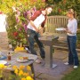 LUX Abdeckvlies 1x3m unter Grill im Garten, schützt vor Spritzern und Verschmutzung.