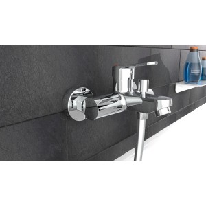 Schütte Futura Badewannenarmatur in Chrom, Einhandmischer mit Brauseanschluss.