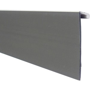 Weiße Teppichleiste System 17, 55 mm hoch, 2500 mm lang, mit Steg für sauberen Übergang.