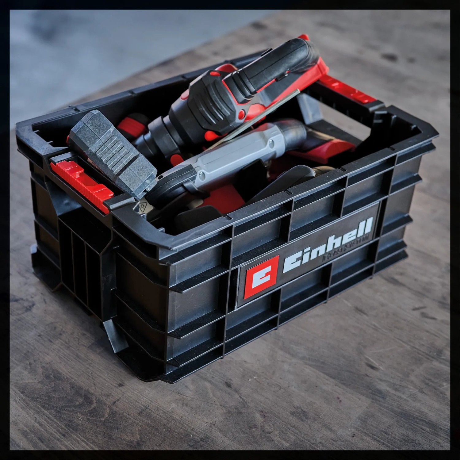 Einhell Werkzeugkiste E-Case, gefüllt mit Werkzeugen, robust und stapelbar für Ordnung und Transport.