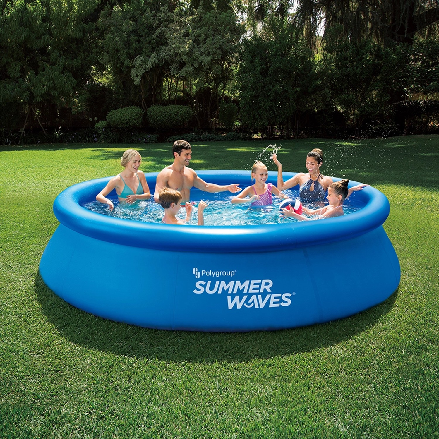 Blauer Summer Waves Quick-Up Pool (Ø 366 cm) mit Familie im Garten.