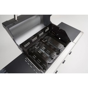Landmann Gasgrill Triton PTS 3.0, silberner Grill mit geöffnetem Deckel und drei Brennern.
