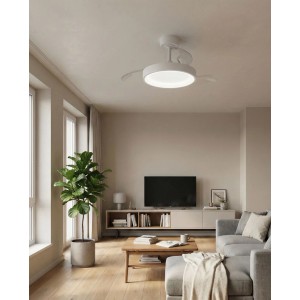 Weißer Eglo LED-Deckenventilator Torreya (Ø 77 cm) mit Licht in modernem Wohnzimmer.