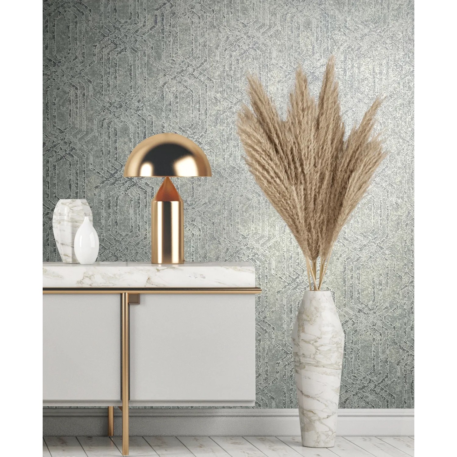Marburg Vliestapete Habitat, grafisch grau-beige, an der Wand hinter Kommode mit Deko.
