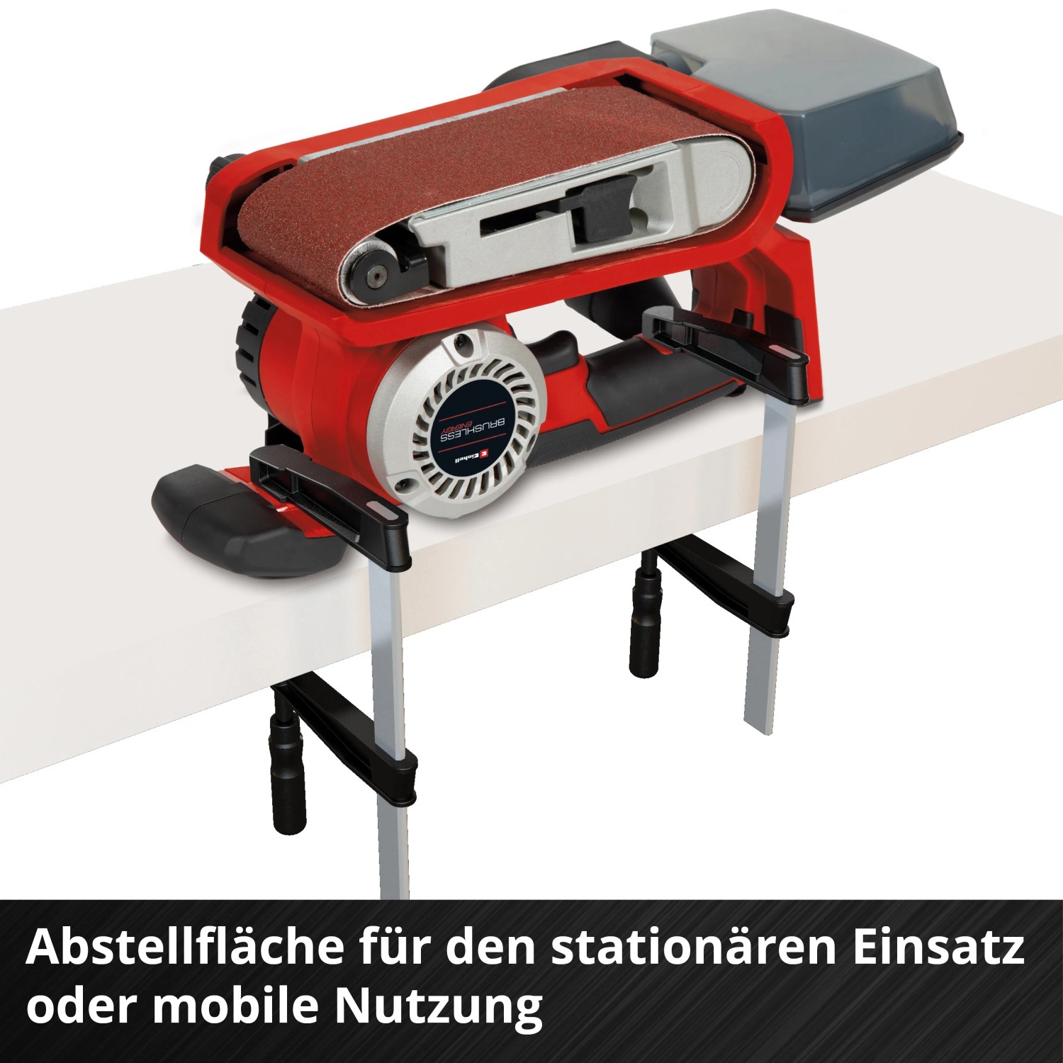 Einhell Akku-Bandschleifer TP-BS 18/457 Li BL Solo mit Staubfangbox und Schleifbändern auf Werkbank.
