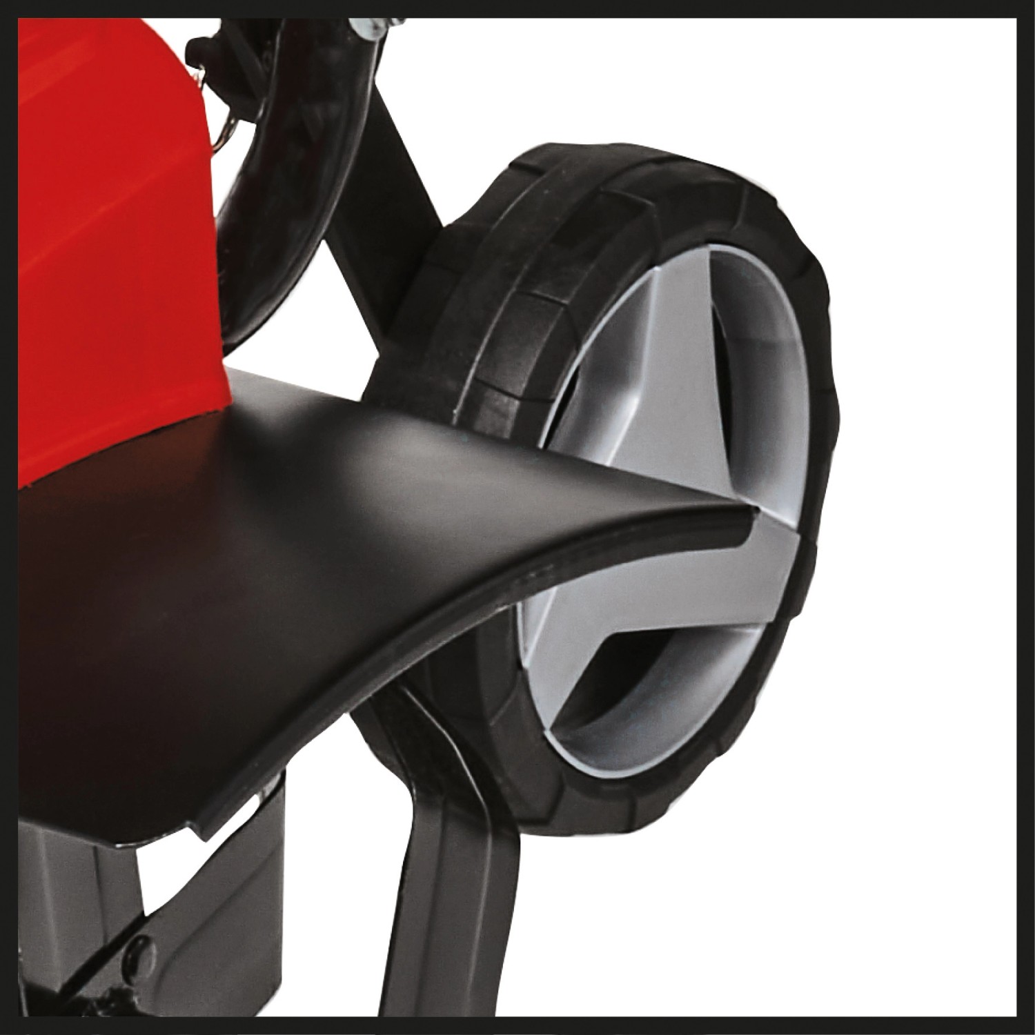 Detailaufnahme: Rad der Einhell Elektro-Bodenhacke GC-RT 1545 M.