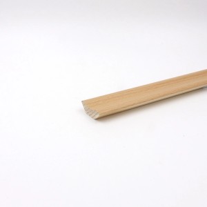 Sockelleiste Buche gedämpft, 25x25x2500 mm, für harmonischen Bodenabschluss.