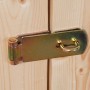 Detailaufnahme: Verschlussriegel aus Metall an unbehandeltem Karibu Holz-Gartenhaus.