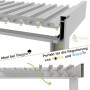Weiße Pergola Lamellendach Detail: Wasserablauf bei Regen, verstellbare Lamellen für Sonne & Wind. Aluminium Sonnenschutz.