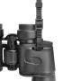 Detailaufnahme: Schwarzes Bresser Hunter 16x50 Fernglas mit Trageriemen.