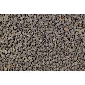 Nahaufnahme: Anthrazit Basalt Streusplitt, Körnung 4-8 mm. Ideal für Gartenwege & Winterdienst.