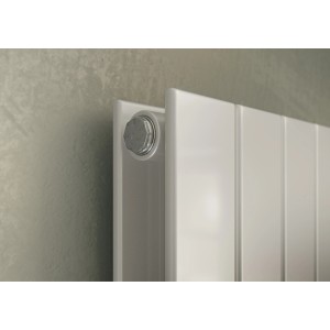 Detailansicht: Weißer Ximax Raumheizkörper P1 Duplex mit Mittenanschluss.