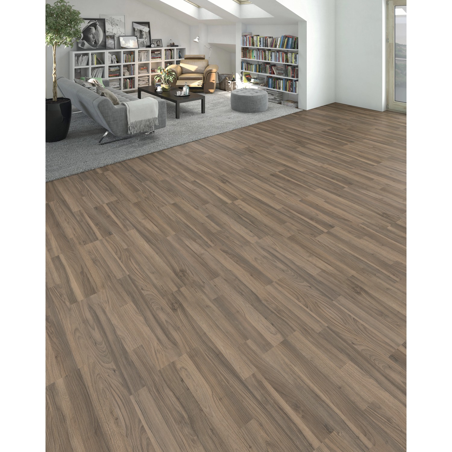 Living by Haro Laminat 7 mm Nussbaum im Wohnraum verlegt.