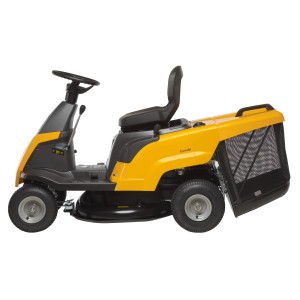 Gelber Stiga Rasentraktor Combi 166 mit 150 l Fangkorb, Seitenansicht.