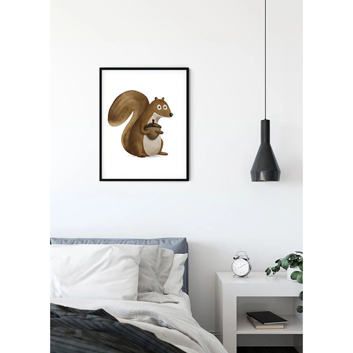 Komar Wandbild: Niedliches Eichhörnchen mit Eichel, 40x50 cm. Dekoratives Bild für Kinderzimmer.