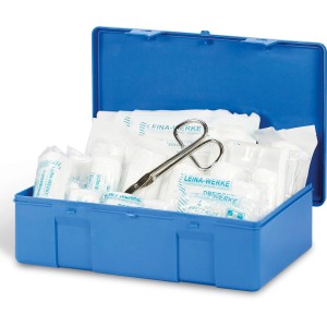 Offener, blauer Cartrend Kfz-Verbandskasten Classic DIN 13164-2022 mit Verbandsmaterial und Schere.