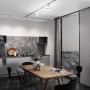 URail Schienensystem mit Chrom-Spot Ceiling Socket E27 in moderner Küche.
