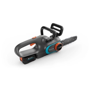 Gardena Akku-Kettensäge PowerSaw 250/18V mit Akku, ideal für Garten- und Baumpflege.