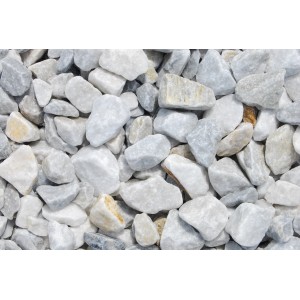 Nahaufnahme von Wolken-Weißem Marmorbruch 25-50 mm, ideal für Garten- und Landschaftsbau.