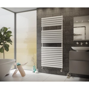 Weißer Ximax Badheizkörper Nestor (758x600 mm, 453 Watt) im modernen Badezimmer.
