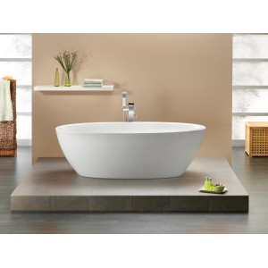 Freistehende, ovale Ottofond Whirlpool Badewanne Latina, 190x94 cm, Weiß, mit Armatur auf Podest.