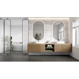 Badezimmer mit Klimex Verblender Feinsteinzeug UltraStrong Marble White als Wandverkleidung.