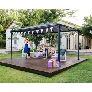 Canopia Gartenpavillon Martinique 3x4.3 Anthrazit auf Holzdeck im Garten, mit feiernden Personen und Dekoration.