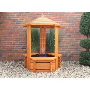 Promadino Wasserspiel Westerwald mit Teichfolie und Pumpe, aus Holz, mit Sitzbänken.