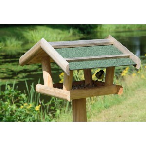Dobar Vogelhaus Piet mit Ständer, aus FSC-Kiefernholz, wetterfest lasiert, mit Futtertablett und grünem Dach.