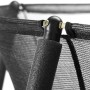 Detailaufnahme des Sicherheitsnetzes vom schwarzen Salta Comfort Edition Bodentrampolin (ø 305 cm).