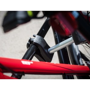 Eufab Rahmenhalter zur Befestigung von Fahrrädern am Heckträger, abnehmbar und abschließbar.