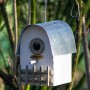 Dobar Nistkasten Rundhaus mit Alu-Dach, elfenbeinfarbenes Kiefernholz, hängend im Garten.