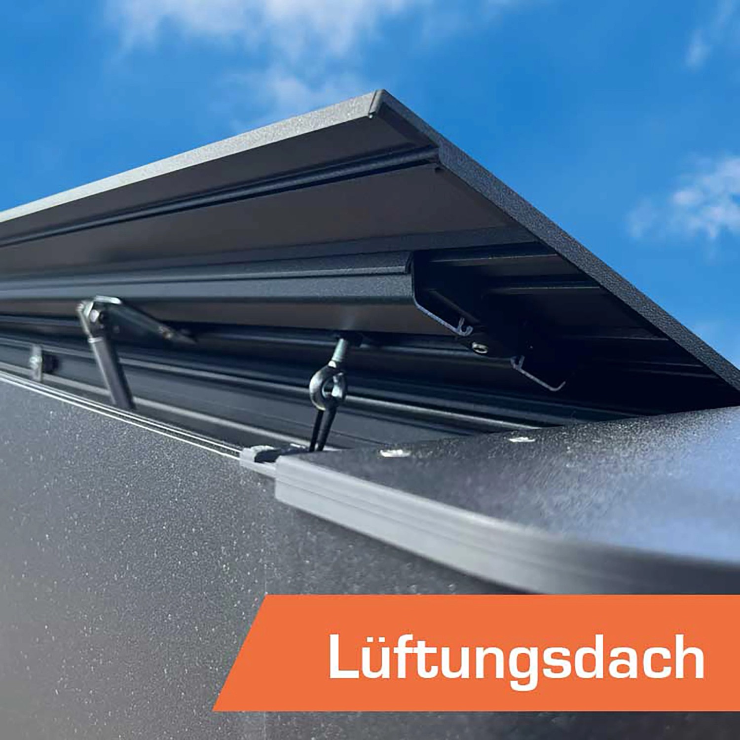 Detailaufnahme des Lüftungsdachs vom SunElements Gartenhaus SunGarden Select in Anthrazit-Metallic.