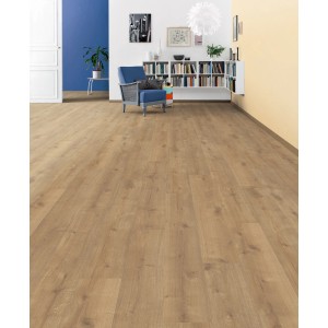 Verlegtes Laminat Living by Haro 7 mm Eiche Montreal im Raum mit Möbeln.