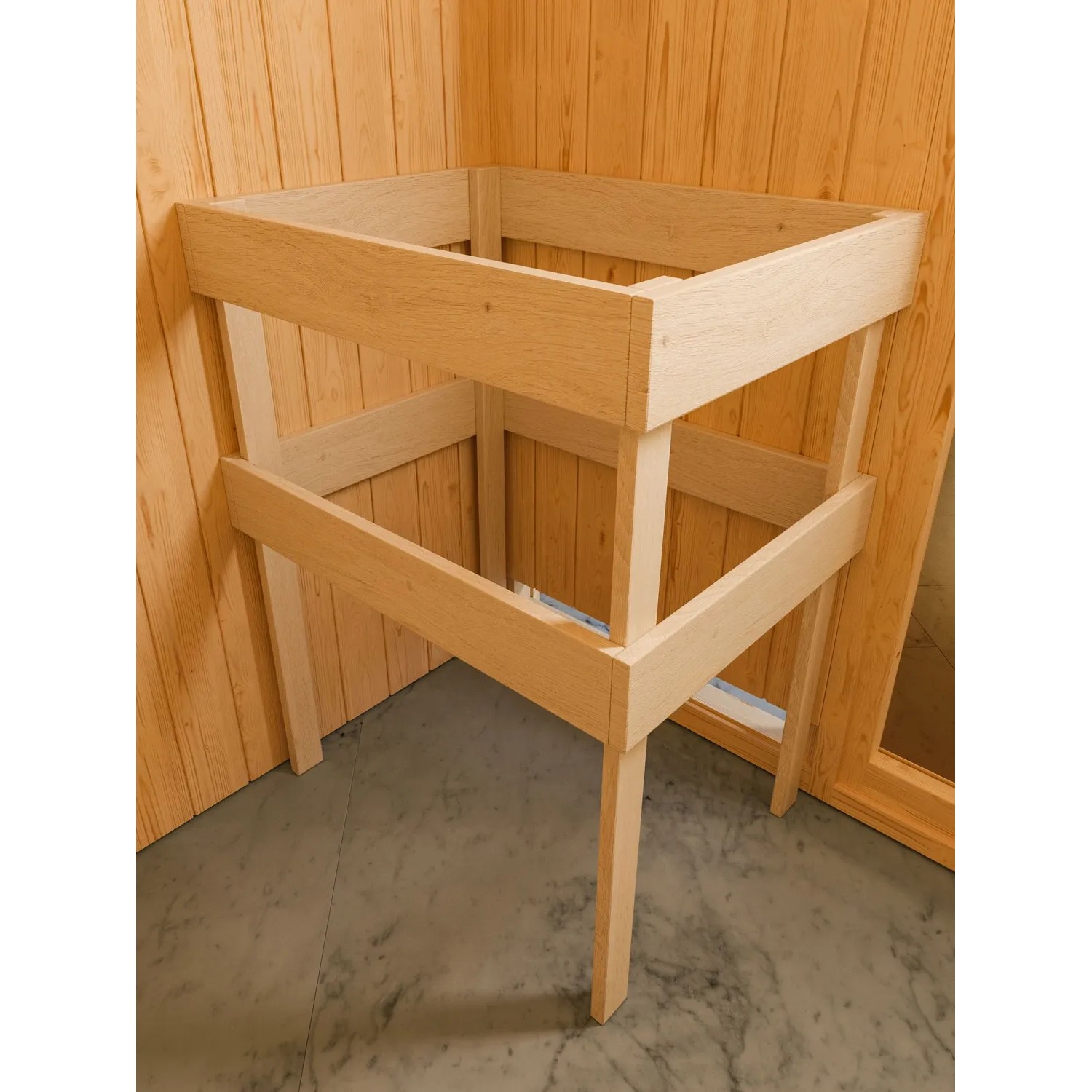 Karibu Saunahaus Cubulis: Holzrahmen für Innenausbau, naturbelassen.