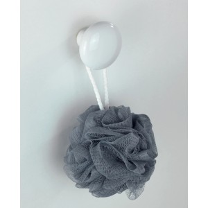 Wenko Wandhaken Arles, weißer Keramik Haken mit grauem Badeschwamm.