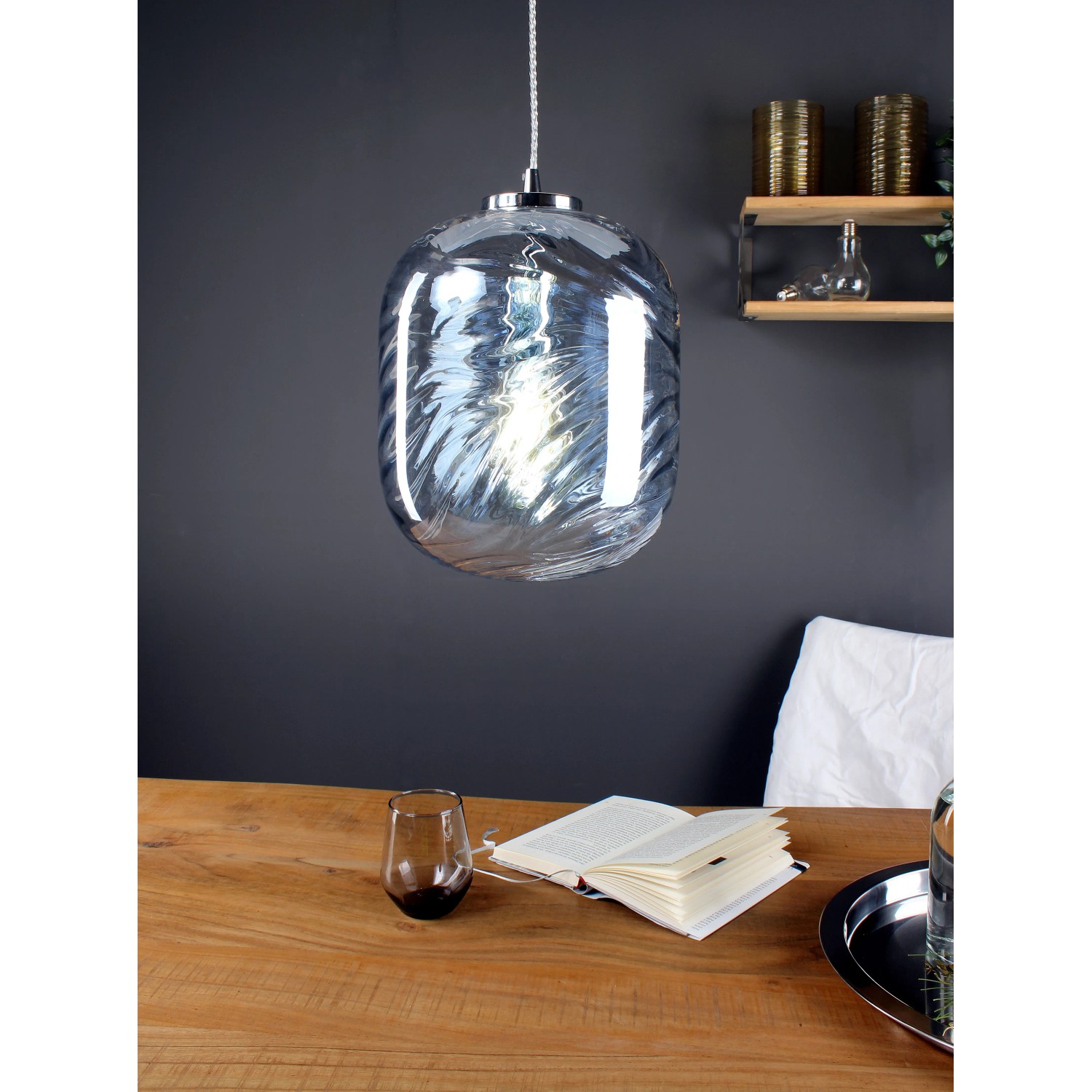 LUCE Design Pendelleuchte Nereide, blaues Glas mit Wellenmuster, höhenverstellbar.