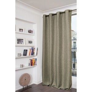 Grauer Moondream Verdunklungsvorhang (250x135 cm) am Fenster, sorgt für Abdunkelung und Privatsphäre.