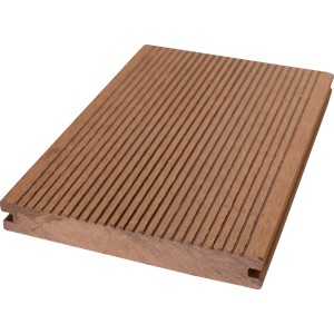 GroJa BPC Terrassendiele Novel, braun, mit gerillter Oberfläche. Ideal für langlebige Terrassen.