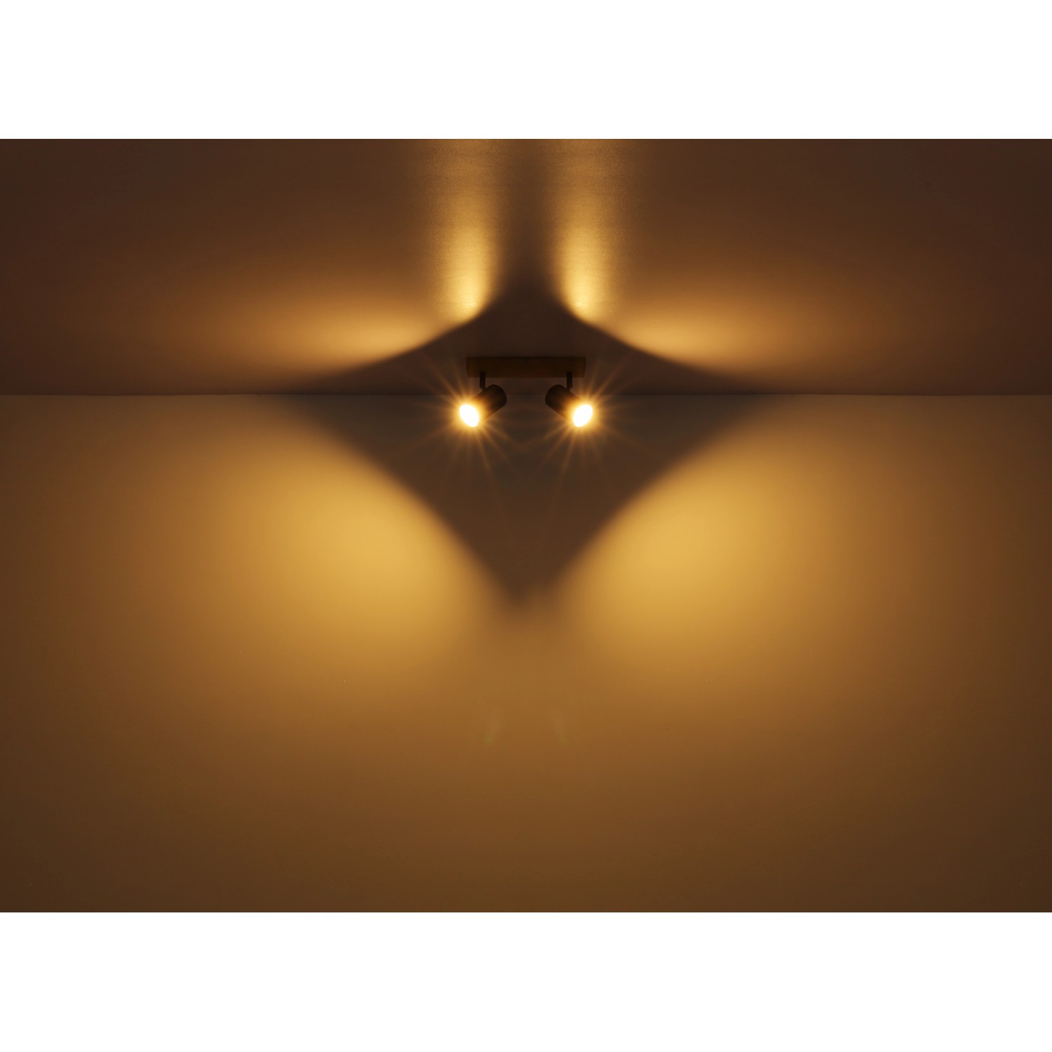 Weiße Globo Wandlampe Robby, 1-flammig, mit warmem Licht an der Decke.