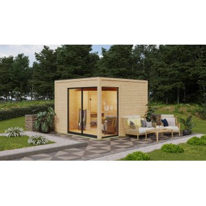 Naturbelassenes Karibu Saunahaus Cubulis 1 im Garten mit Sitzbereich. Holzhaus mit Glasfront.