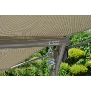 Detailaufnahme der Angerer Hollywoodschaukel Elegance Sun Taupe mit Textil-Sonnendach und Federung.