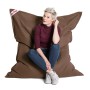 Sitting Point Sitzsack Big Bag Brava, 300 l, braun, mit sitzender Person.
