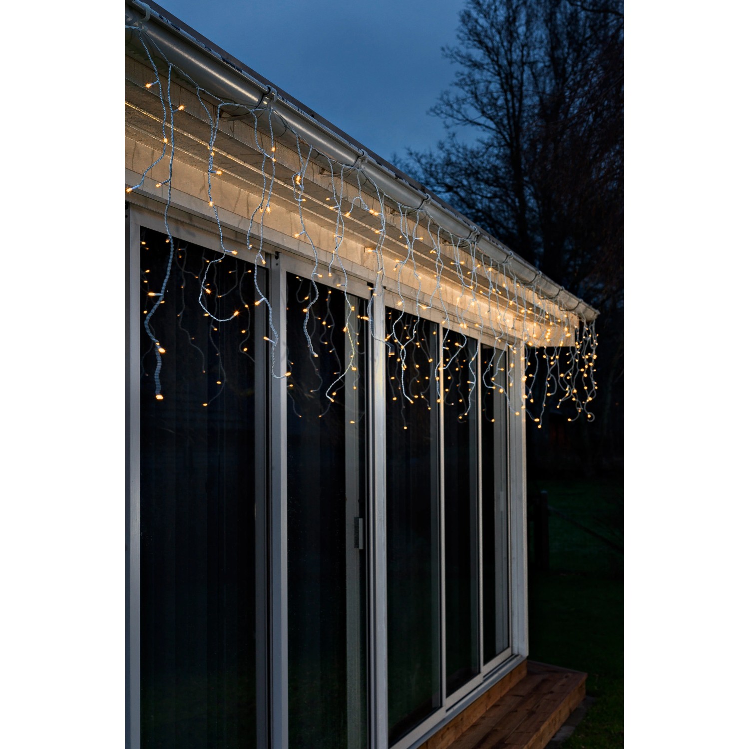 LED Lichtervorhang Eisregen 200 bernsteinfarbene LEDs innen und außen kaufen bei OBI