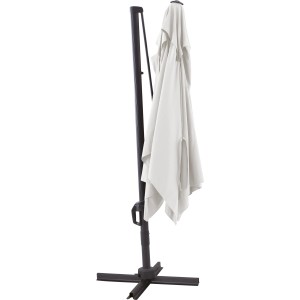 Zusammengeklappter, rechteckiger Ampelschirm Aros in Cremeweiß mit anthrazitfarbenem Gestell und Plattenständer.