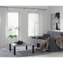 Wohnzimmer mit Gardinia Chicago Gardinenstange in Titan, 200 cm, und weißen Vorhängen.